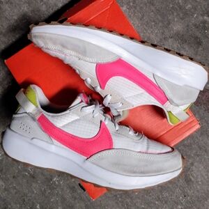 Nike Waffle Debut SE Bone-Hot Pink Wo 9